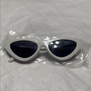 Chic White Cat-Eye Sunglasses